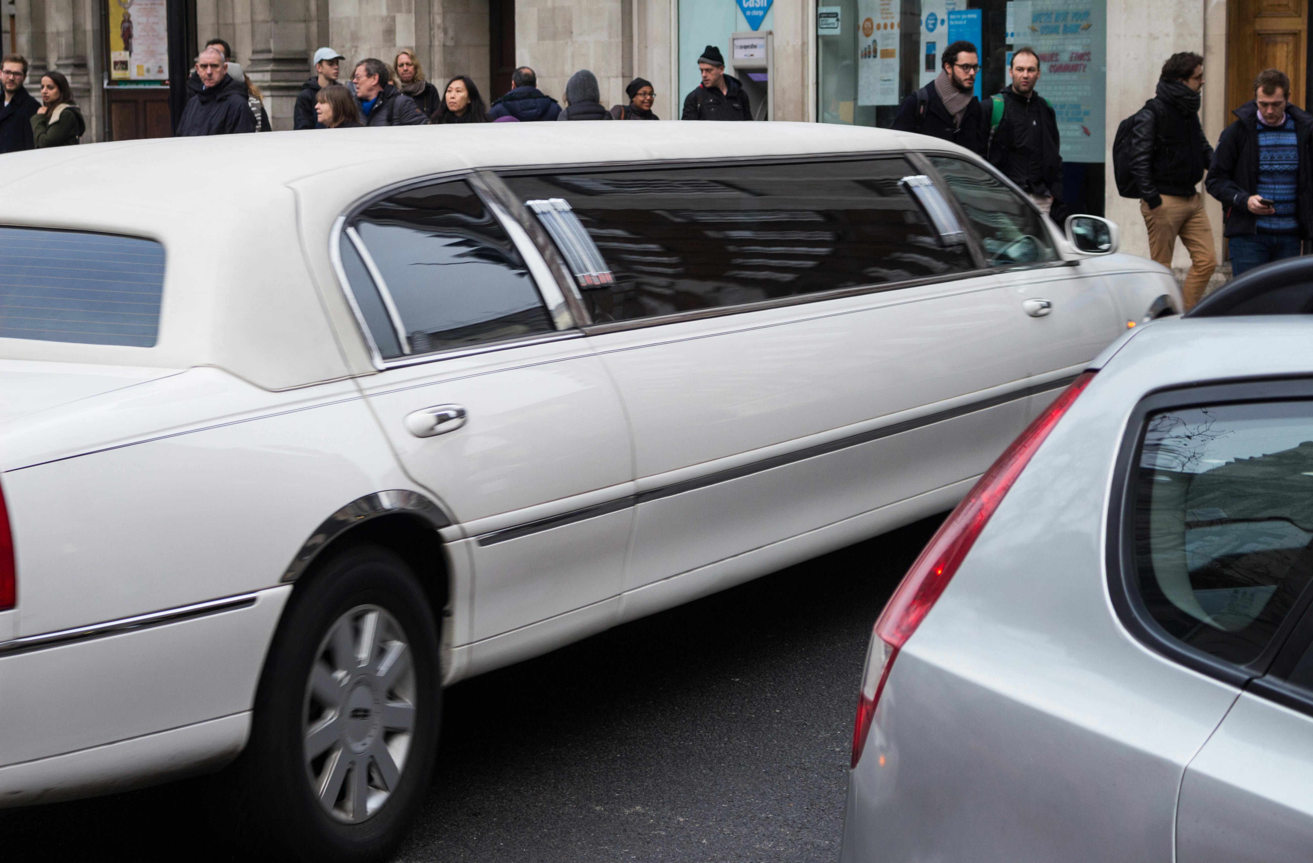 Affordable Limo in Miami with Luxury SUVs &amp; Limousines | VIP Miami Limo Service