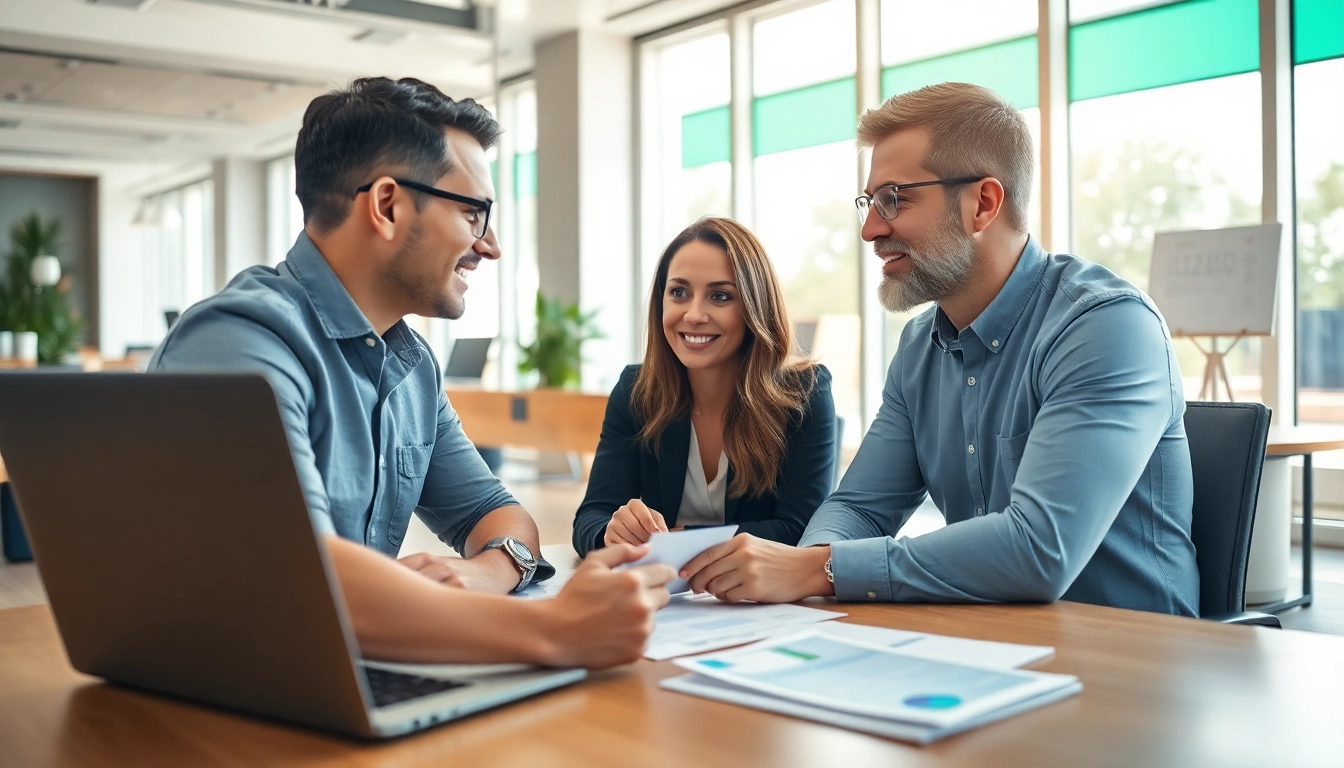 카드 한도 현금화 관련 정보 공유하는 장면에서 전문 금융 상담사